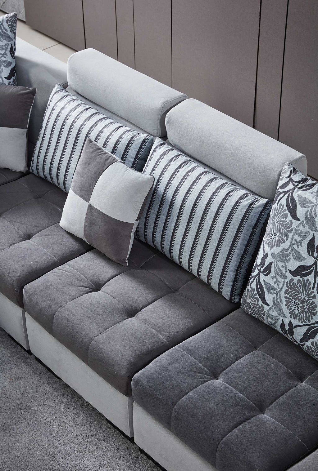 Selena Style D Sectional With Chaise